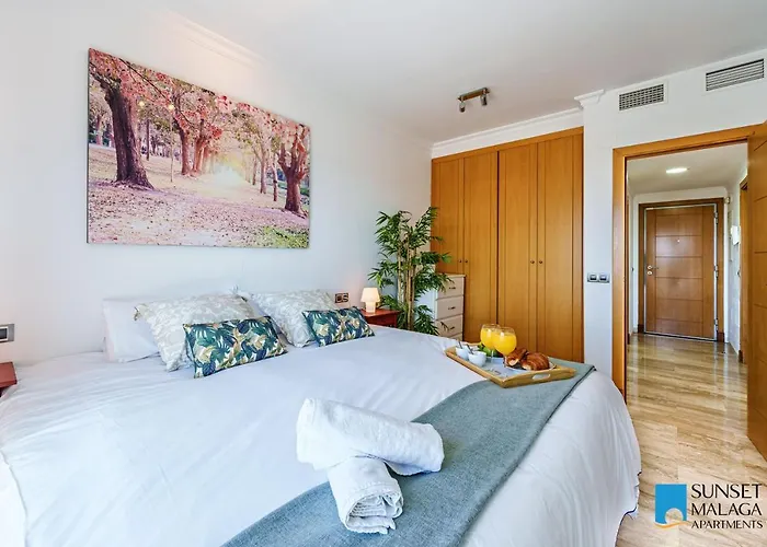 Sea Views & Parking - Soho Cozy Apartment